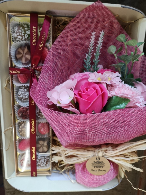 Descubrir 95+ imagen flowers and chocolates uk Viaterra.mx