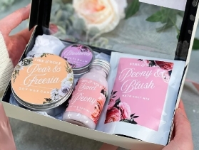 Flowers for You Gift Set with Chocolates